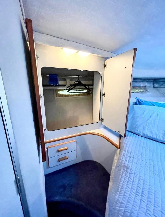 Yacht Hotel Barcelona 산트 아드리아 데 베소스 외부 사진