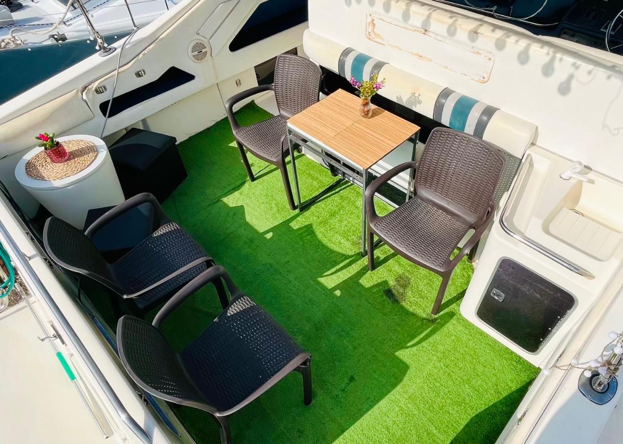 Yacht Hotel Barcelona 산트 아드리아 데 베소스 외부 사진