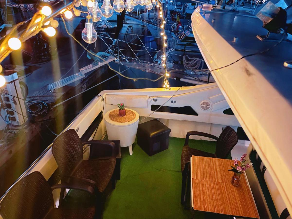 Yacht Hotel Barcelona 산트 아드리아 데 베소스 외부 사진