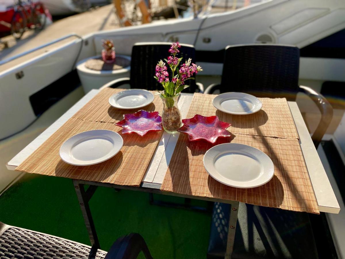 Yacht Hotel Barcelona 산트 아드리아 데 베소스 외부 사진