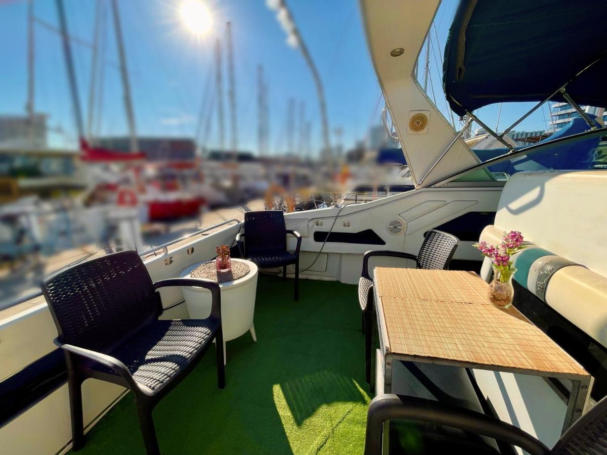 Yacht Hotel Barcelona 산트 아드리아 데 베소스 외부 사진