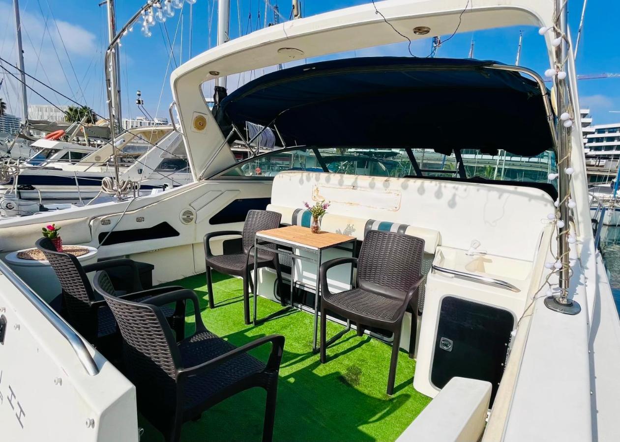 Yacht Hotel Barcelona 산트 아드리아 데 베소스 외부 사진