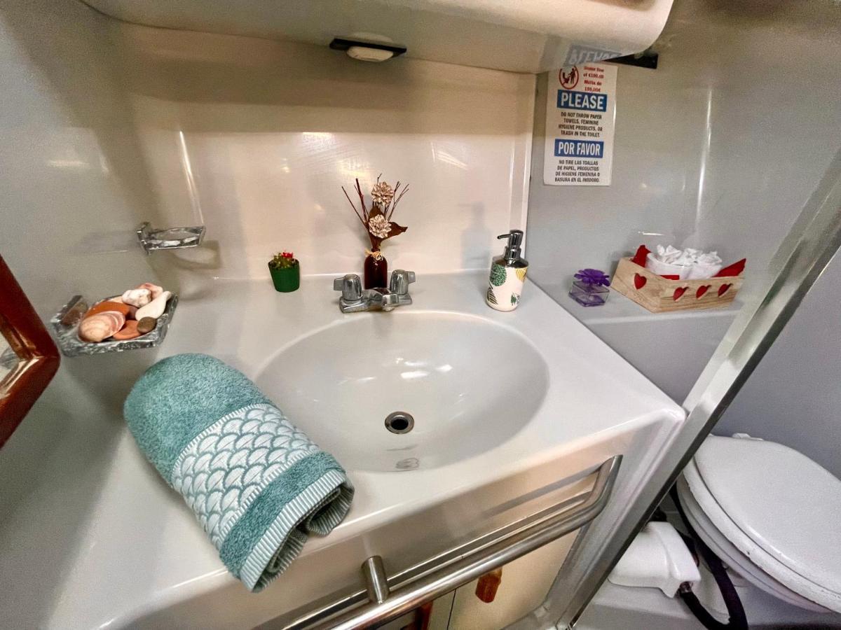 Yacht Hotel Barcelona 산트 아드리아 데 베소스 외부 사진