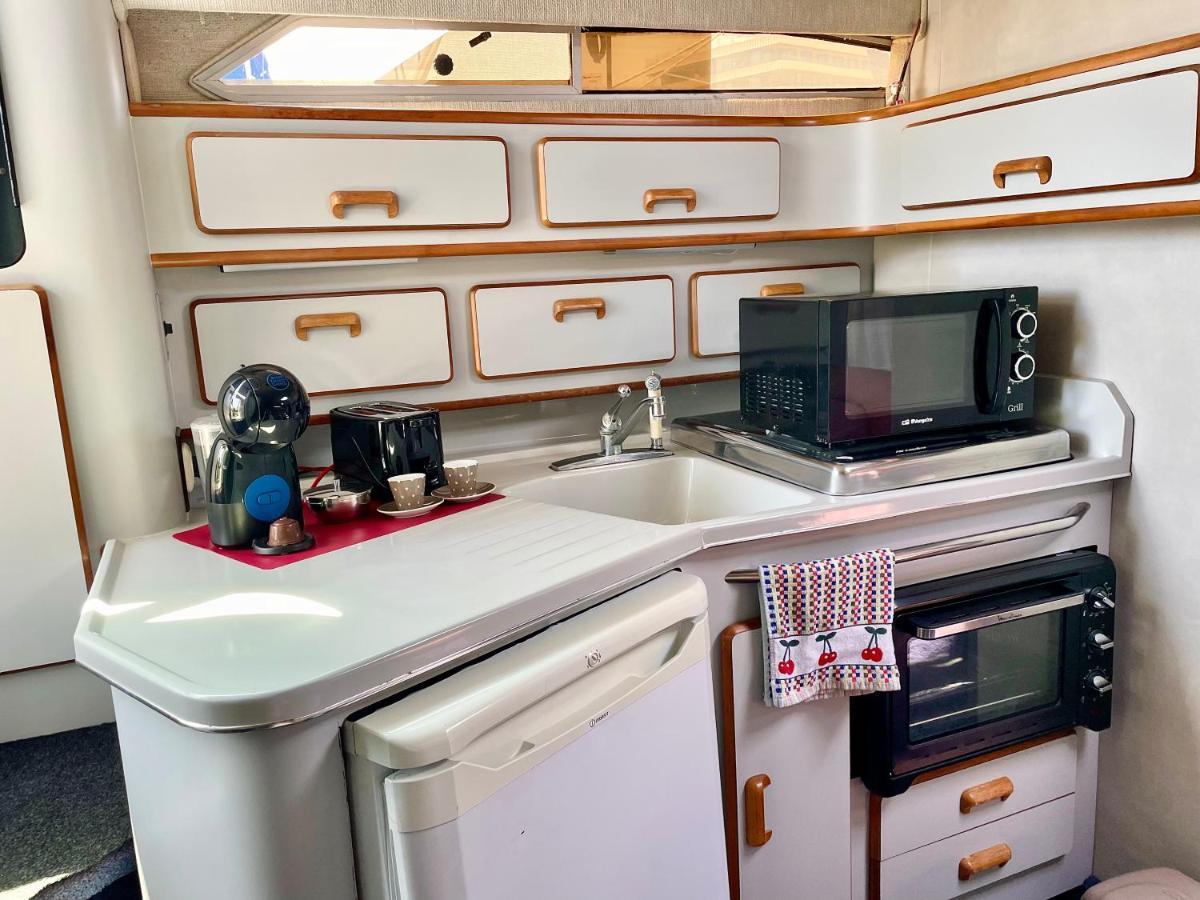 Yacht Hotel Barcelona 산트 아드리아 데 베소스 외부 사진
