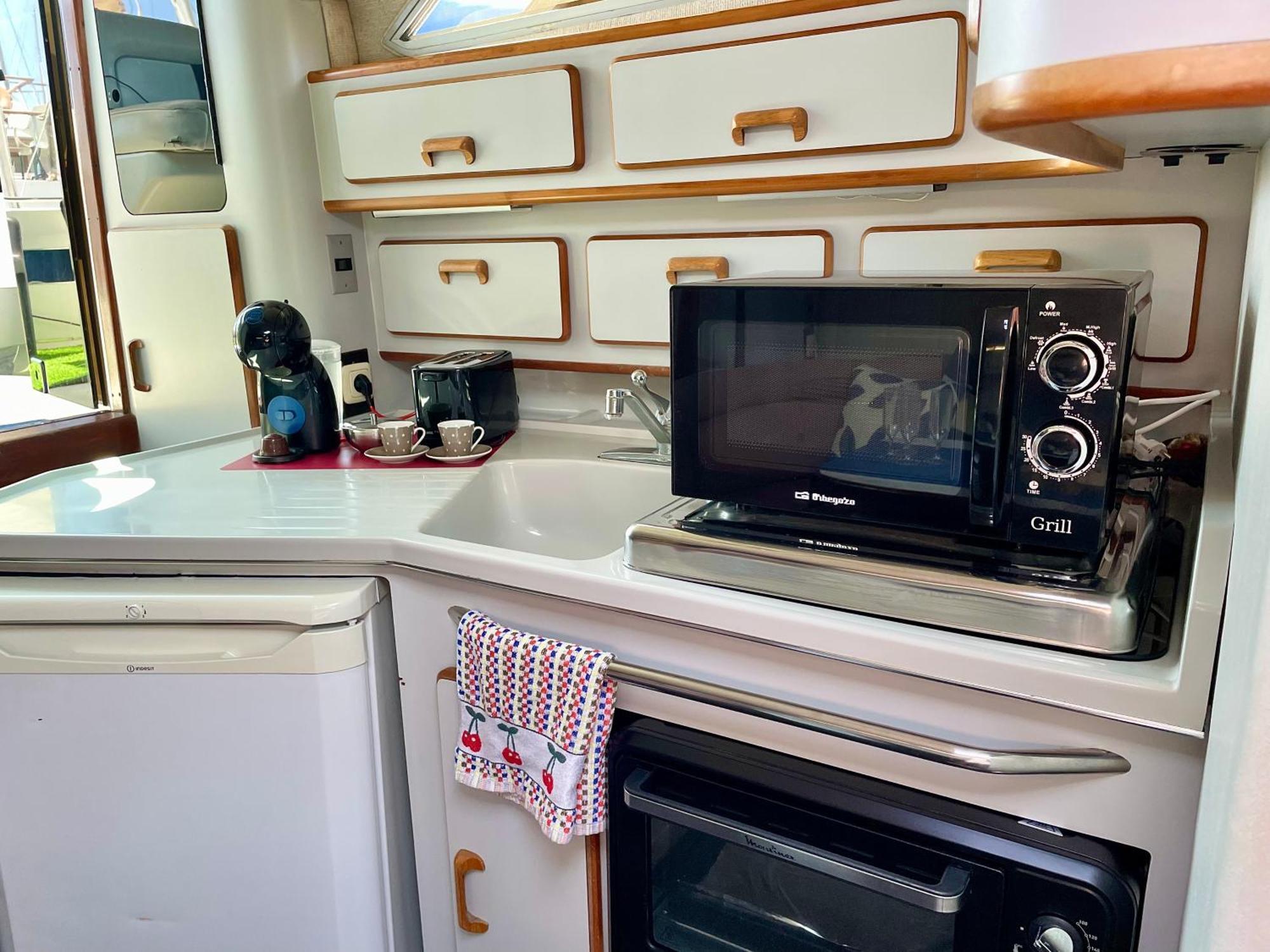 Yacht Hotel Barcelona 산트 아드리아 데 베소스 외부 사진