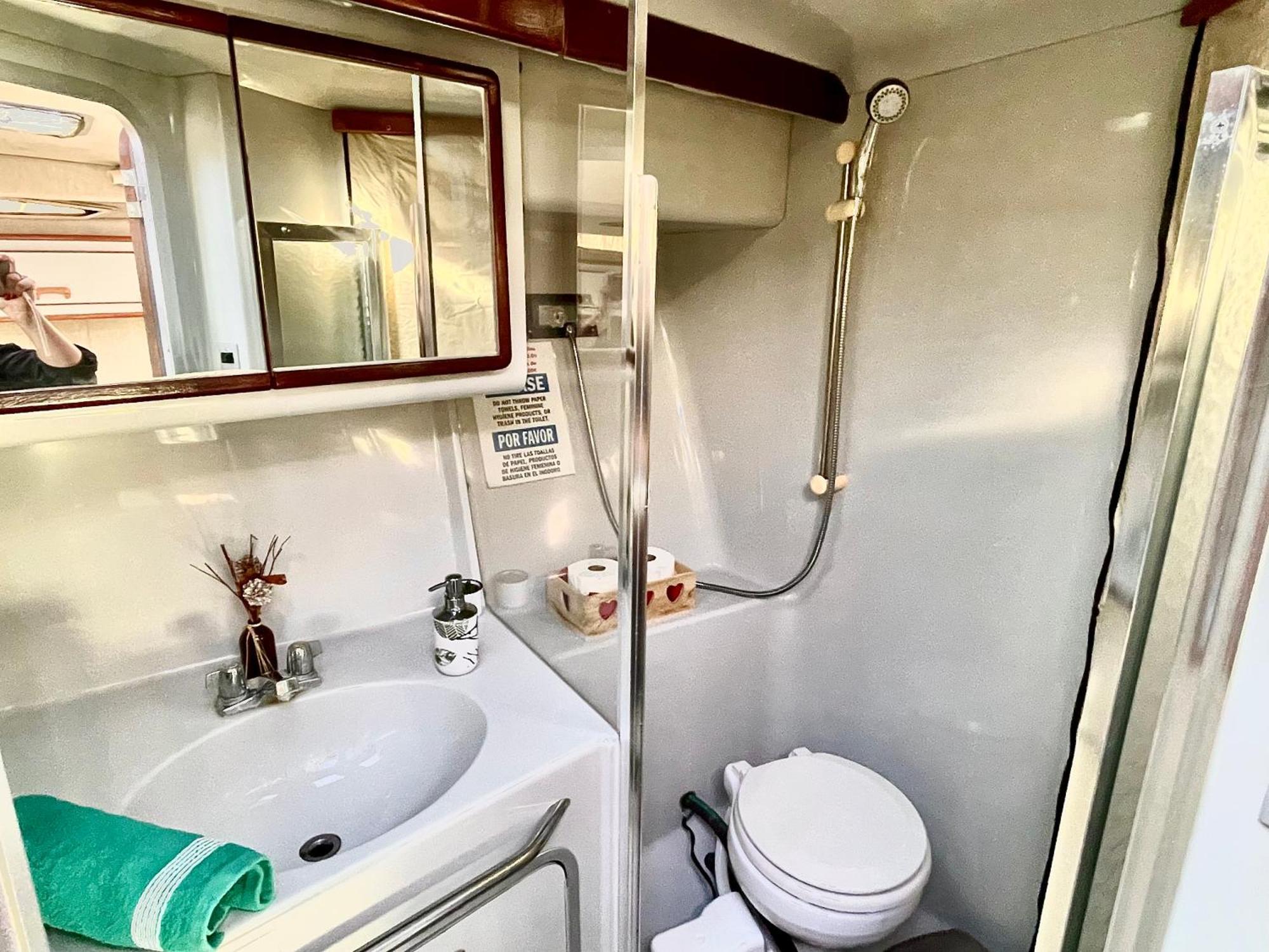 Yacht Hotel Barcelona 산트 아드리아 데 베소스 외부 사진