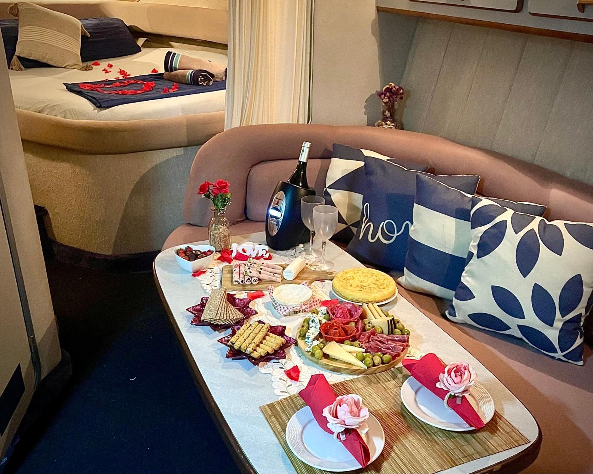 Yacht Hotel Barcelona 산트 아드리아 데 베소스 외부 사진
